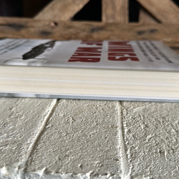 Wings Of War, World War II Fighter Plane that saved….book, White (#38) - Picture 5 of 7